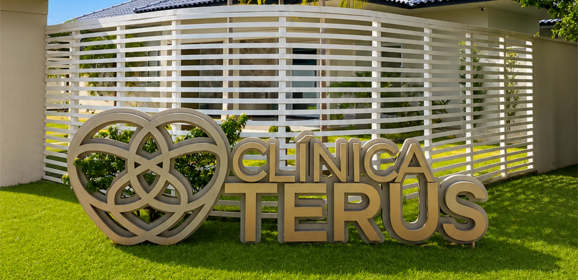 Fachada da Clínica Terus em campanha de aniversário